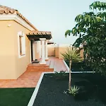Moderne Met Verwarmd Zwembad In كوراليهو