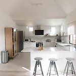 Moderne Met Verwarmd Zwembad In * كوراليهو