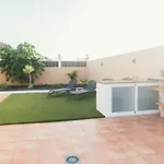 Moderne Met Verwarmd Zwembad In فيلة