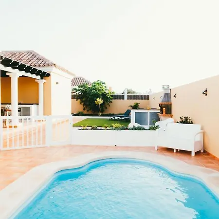 Moderne Met Verwarmd Zwembad In *