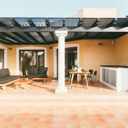 Moderne Met Verwarmd Zwembad In Corralejo