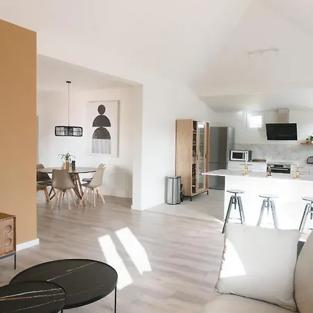 Moderne Met Verwarmd Zwembad In * Коральео