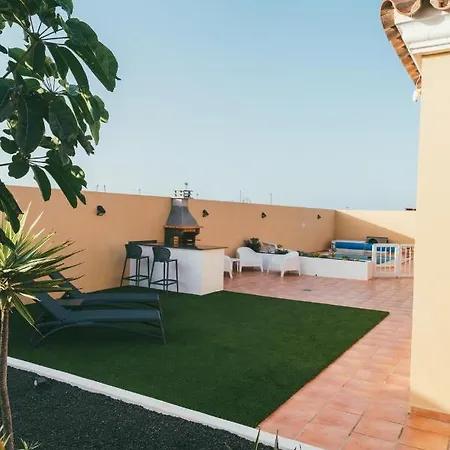 Moderne Met Verwarmd Zwembad In