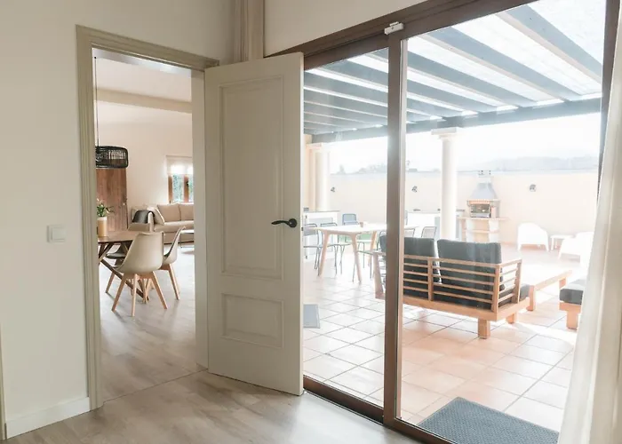 Moderne Met Verwarmd Zwembad In Villa