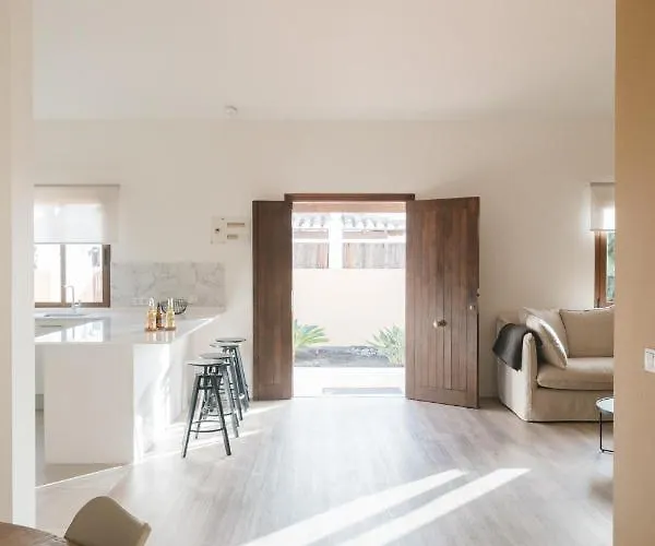 Вилла Moderne Met Verwarmd Zwembad In Коральео