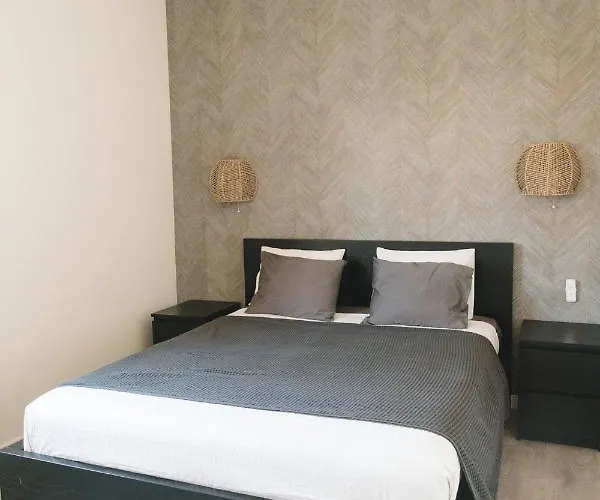 Moderne Met Verwarmd Zwembad In Villa *