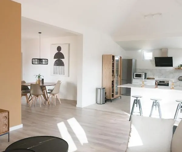 Moderne Met Verwarmd Zwembad In * Коральео