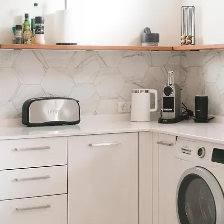 Moderne Met Verwarmd Zwembad In