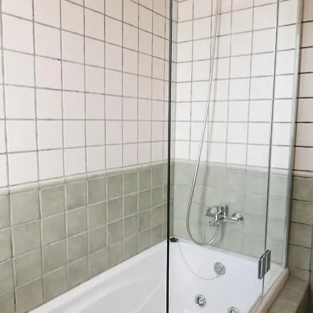 Moderne Met Verwarmd Zwembad In *