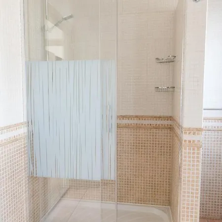 Moderne Met Verwarmd Zwembad In *