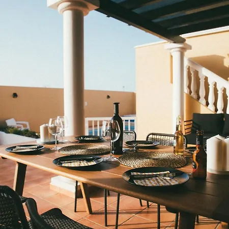 Moderne Met Verwarmd Zwembad In *