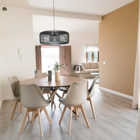 فيلة Moderne Met Verwarmd Zwembad In كوراليهو