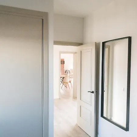 Moderne Met Verwarmd Zwembad In
