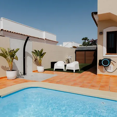 Villa Moderne Met Verwarmd Zwembad In