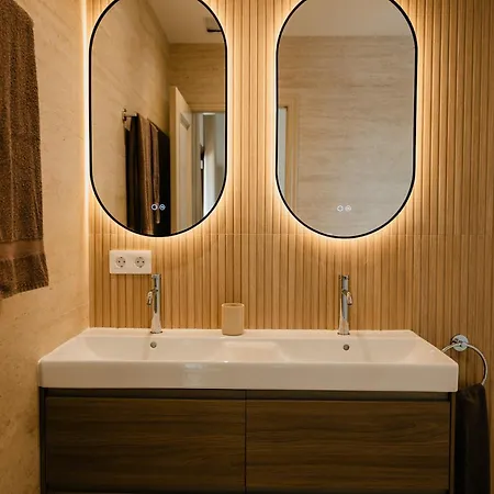 Moderne Met Verwarmd Zwembad In Villa *