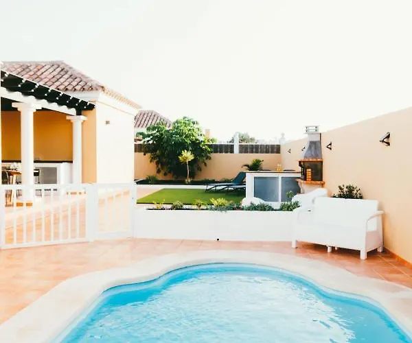 Moderne Met Verwarmd Zwembad In *