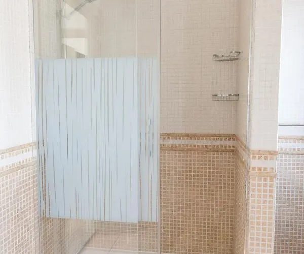 Moderne Met Verwarmd Zwembad In *