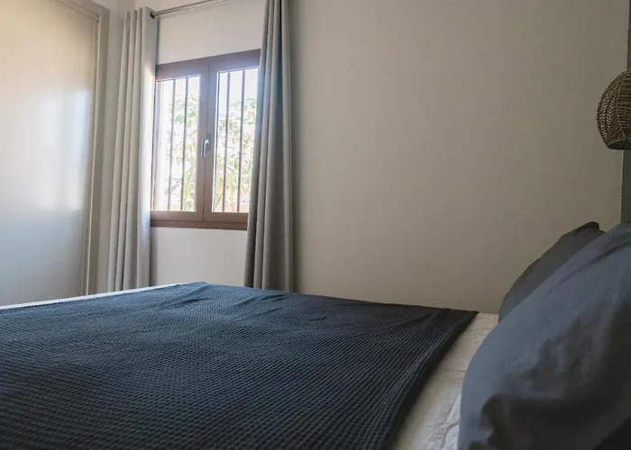 Moderne Met Verwarmd Zwembad In