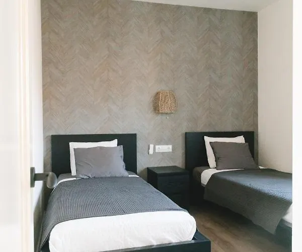 Moderne Met Verwarmd Zwembad In Villa *