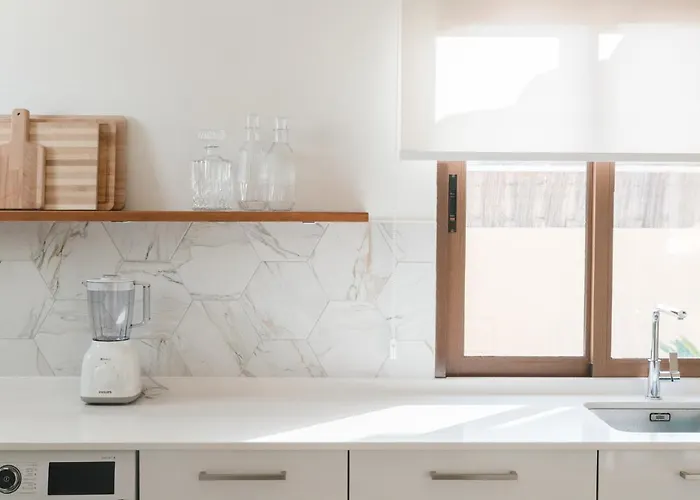 Moderne Met Verwarmd Zwembad In