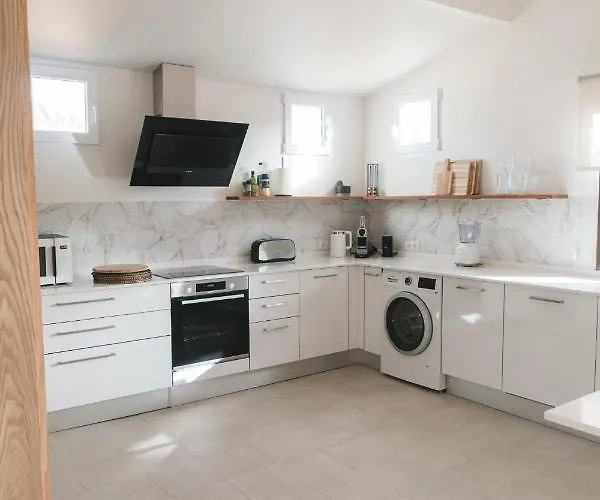 Moderne Met Verwarmd Zwembad In Villa