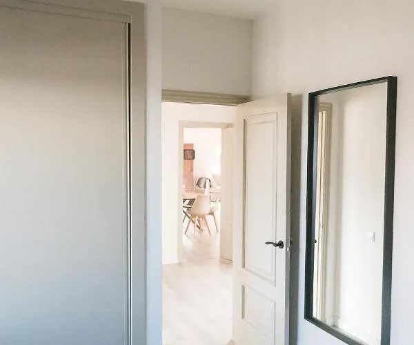 Moderne Met Verwarmd Zwembad In