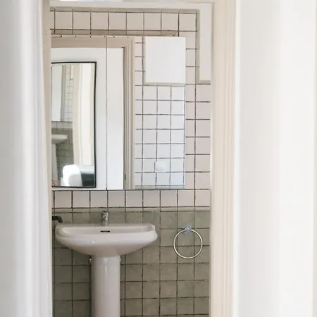 Moderne Met Verwarmd Zwembad In